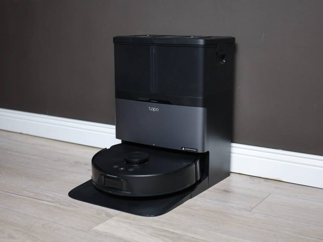 Tapo RV50 Pro Omni in der Station