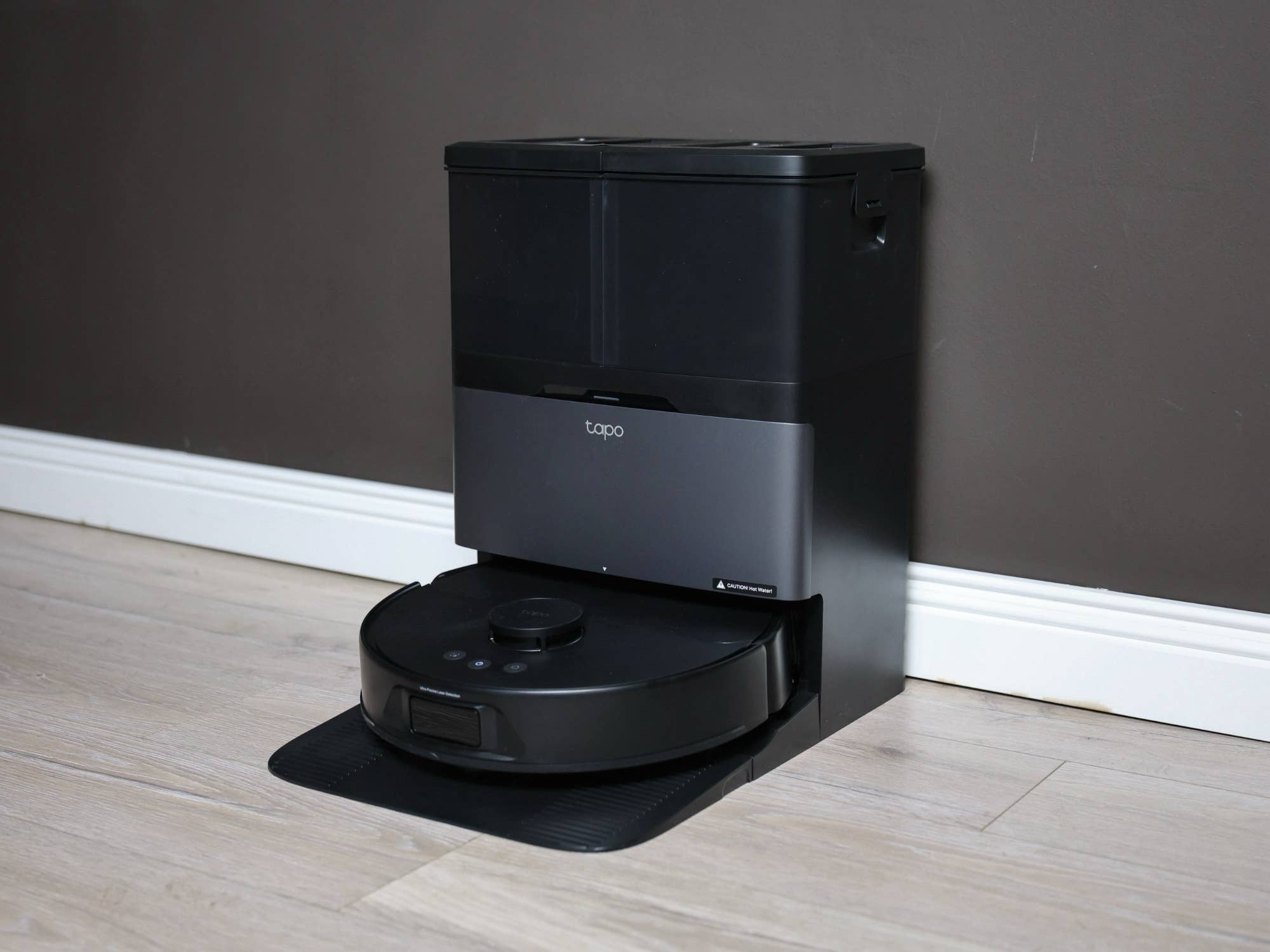 Tapo RV50 Pro Omni in der Station
