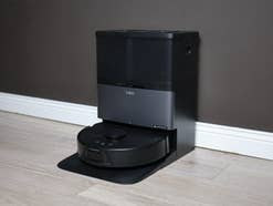 Tapo RV50 Pro Omni in der Station