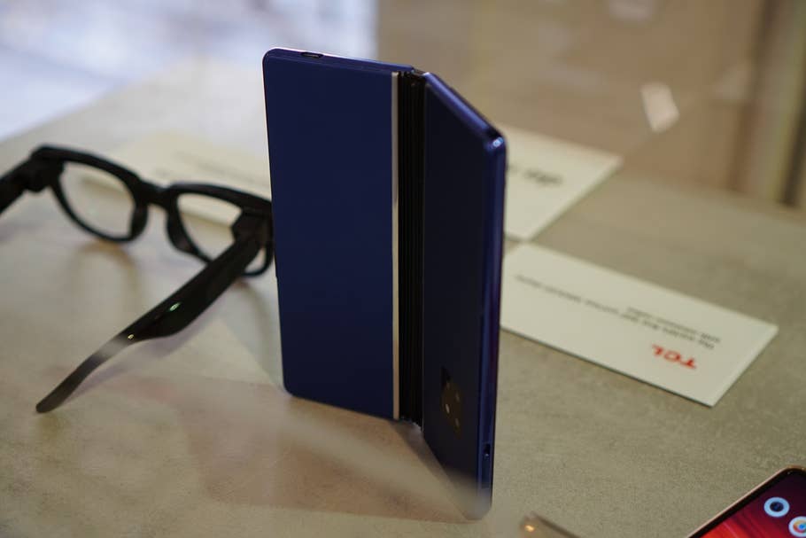 TCL 360° Ultra Flex TCL Konzept-Smartphone