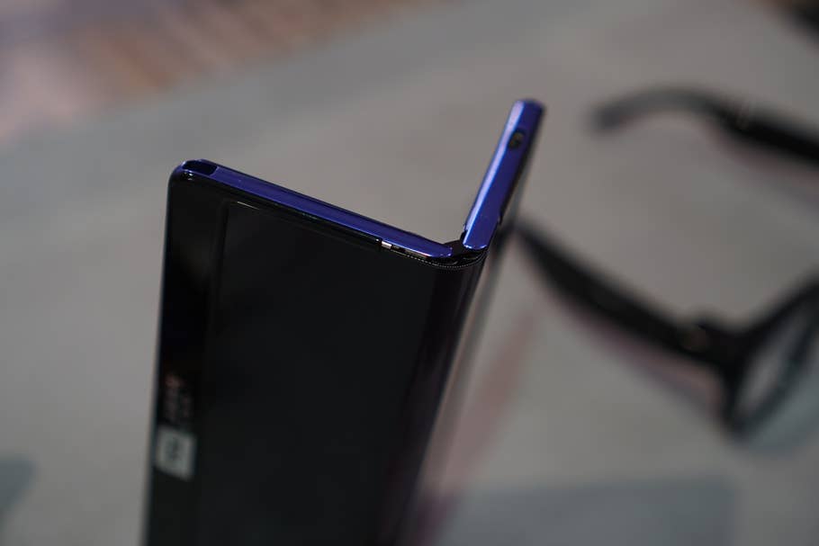 TCL 360° Ultra Flex TCL Konzept-Smartphone