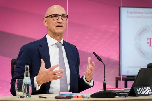 Telekom-Chef Tim Hoettges auf der Bilanzpressekonferenz der Deutschen Telekom