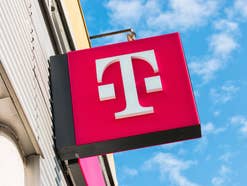 Deutsche Telekom Logo an einem Shop.