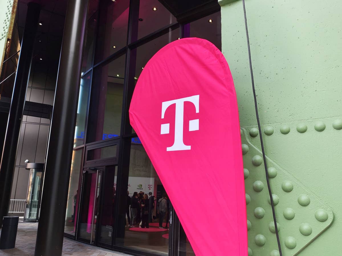Eine Flagge mit dem Logo der Deutschen Telekom Eine Flagge mit dem Logo der Deutschen Telekom