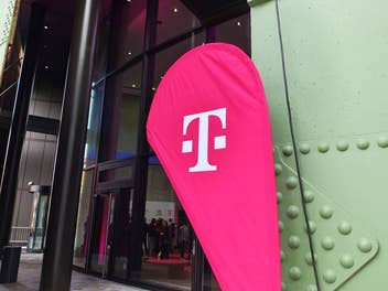 Eine Flagge mit dem Logo der Deutschen Telekom