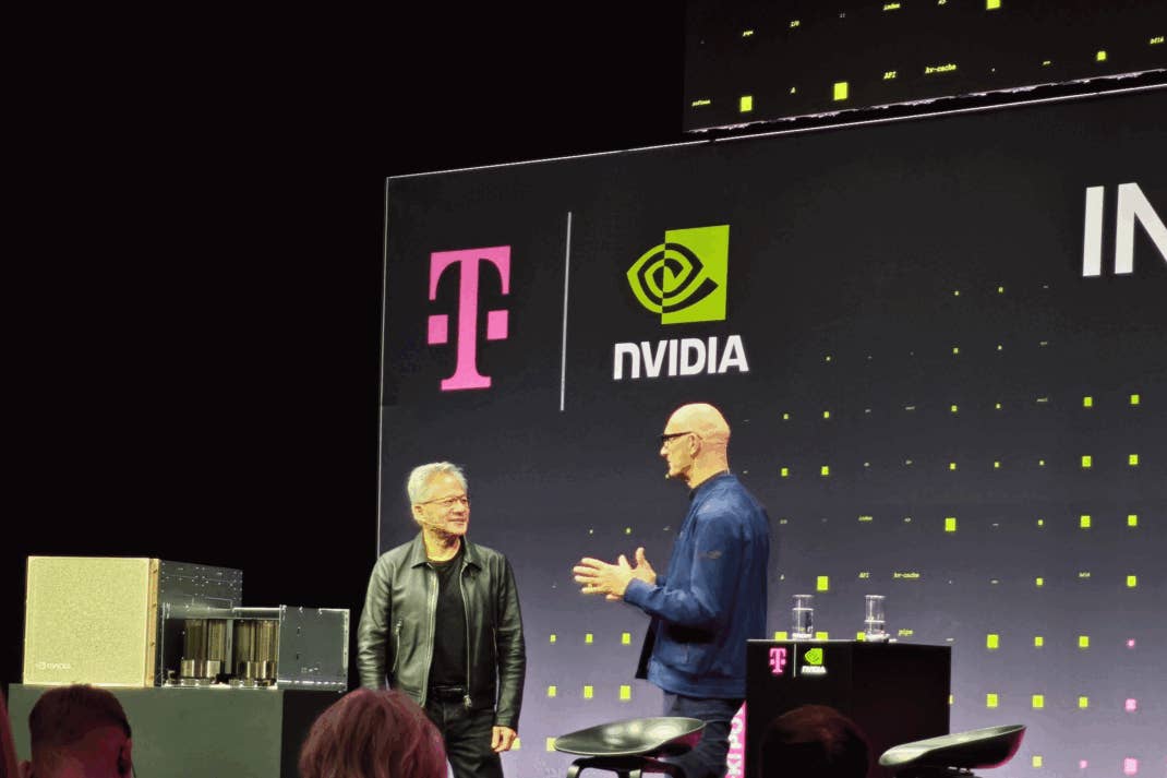 Telekom-Chef Höttges (rechts) auf der Bühne mit Nvidia-Chef Jensen Huang