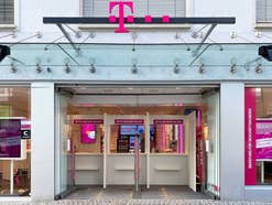 Telekom-Shop in Einkaufsstraße.