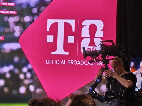 Telekom setzt auf Exklusiv-Spiele Blick ins Telekom-Studio zur WM