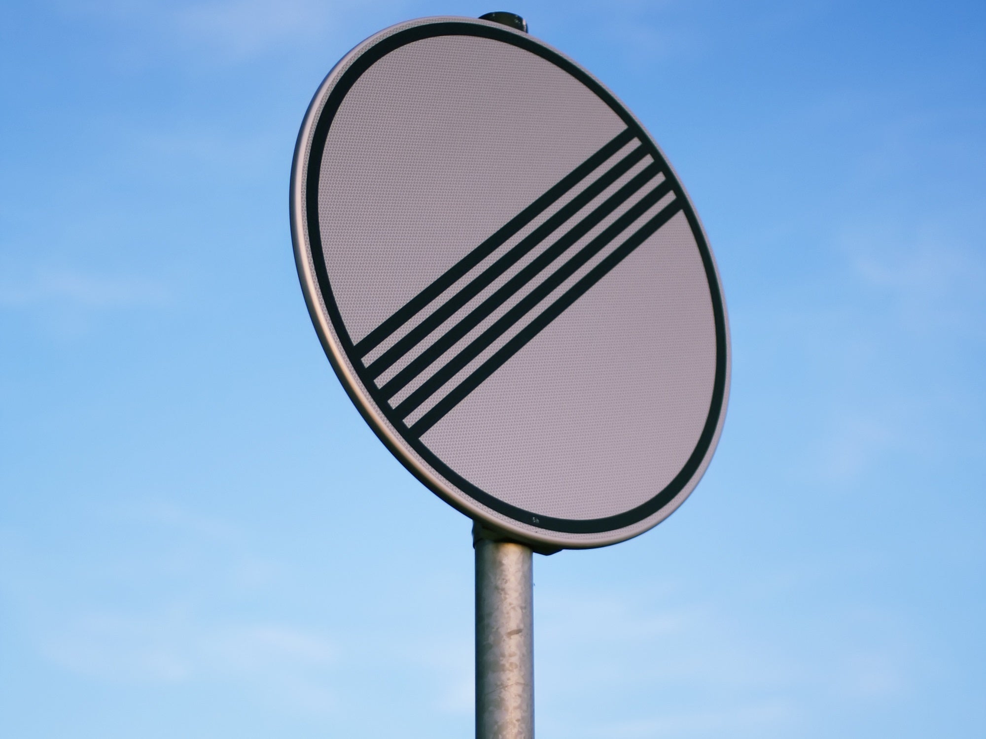 #Tempolimit: Autobahn-Schilder am 1. Januar abmontiert #Tempolimit: Autobahn-Schilder am 1. Januar abmontiert