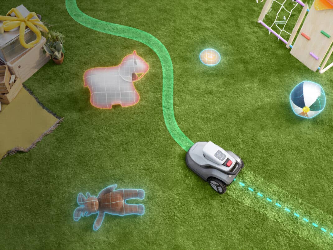 TerraMow V-Series weicht einer Vielzahl von Objekten aus.