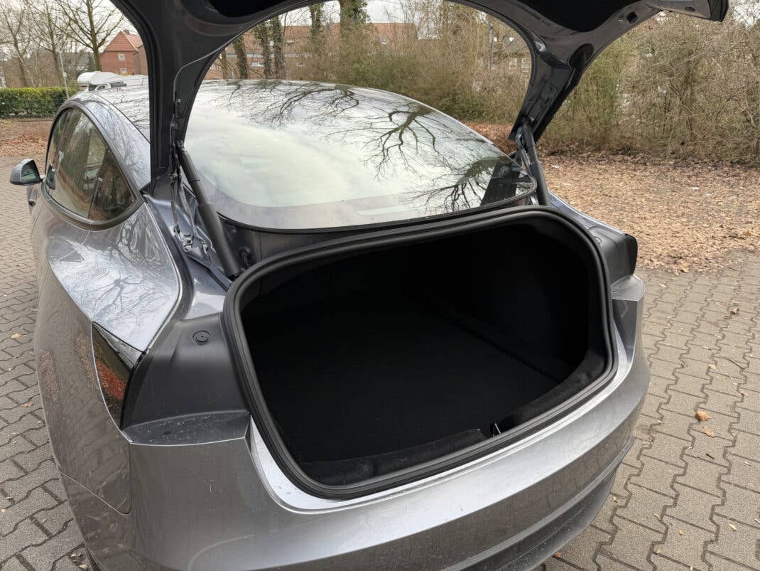 Kleiner Kofferraum im Tesla Model 3 (2025).