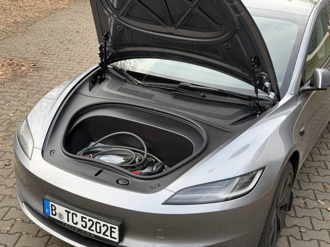 Frunk im Tesla Model 3 (2025).