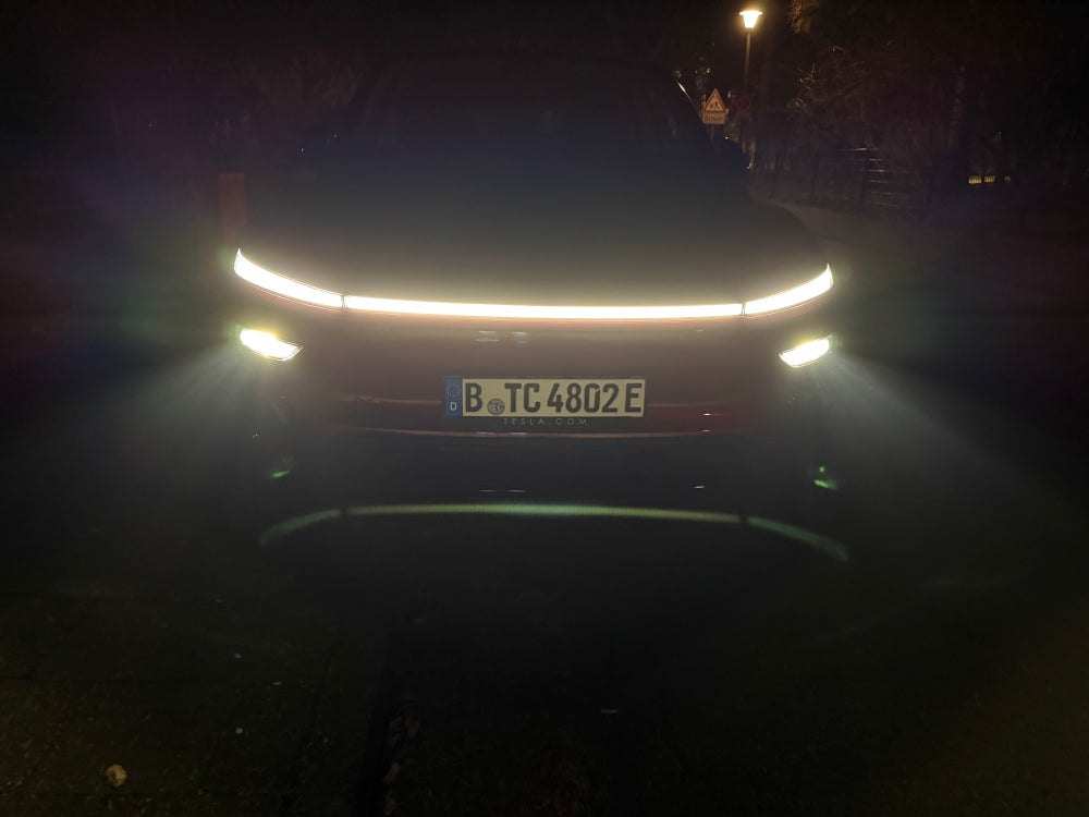 Tesla Model Y Performance AWD (2026) - Frontlicht