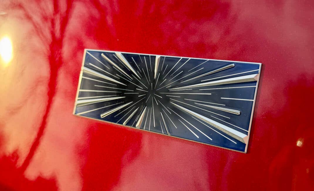 Tesla Performance Zeichen