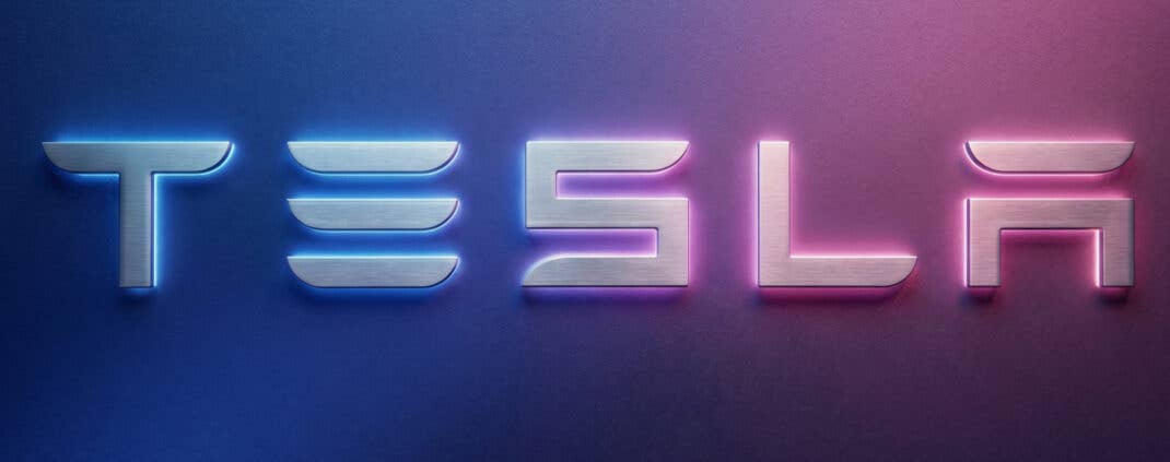 Tesla Schriftzug