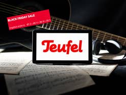 Auf einem Tablet wird das Logo von 