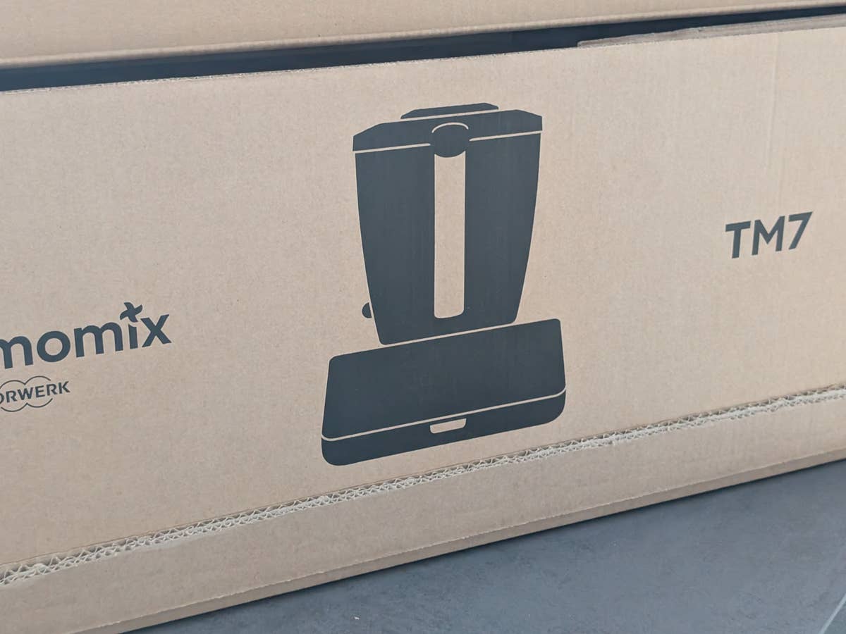 Geschlossener Karton des Thermomix TM7