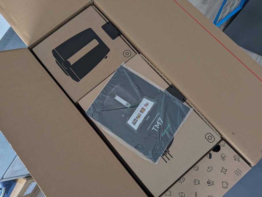 Offener Karton des Thermomix TM7