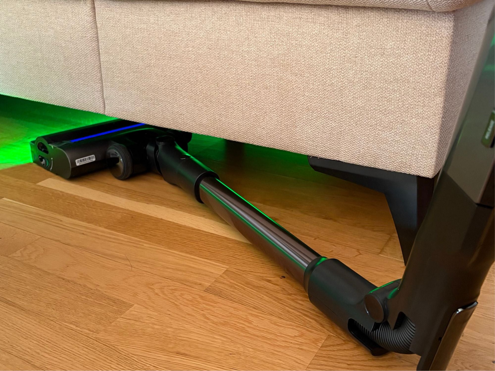 Dieser Akkusauger schafft es sogar unter’s Sofa: Tineco PURE ONE A90S im Test