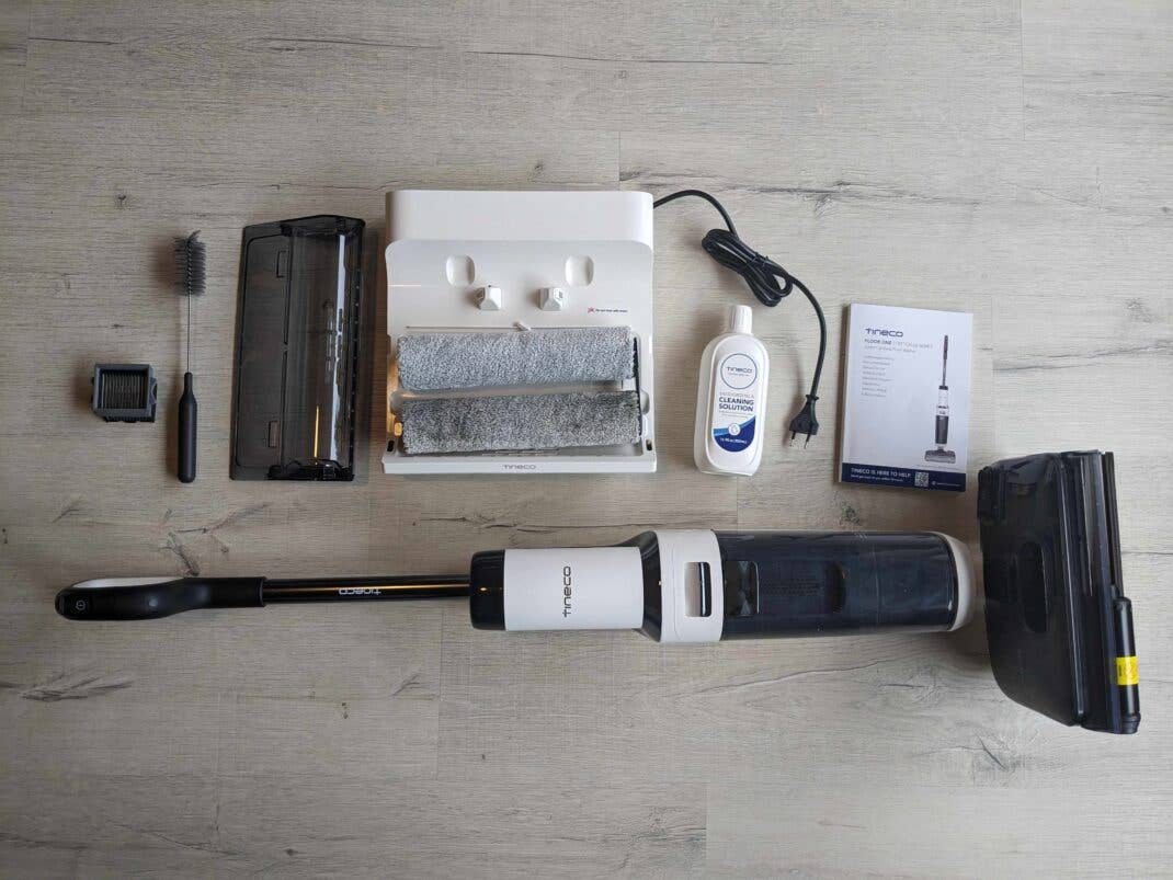 Tineco Floor One Stretch S6 Test - das liegt alles im Karton