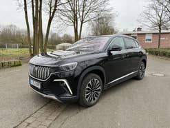 Togg T10X in der seitlichen Frontansicht.