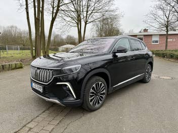 Togg T10X in der seitlichen Frontansicht.