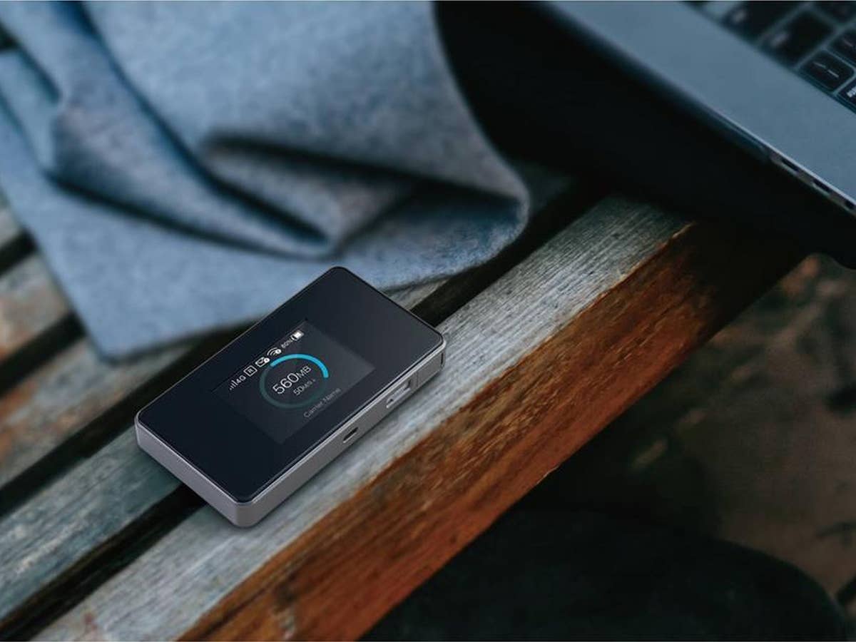 TP-Link M8550 liegt auf einem Tisch