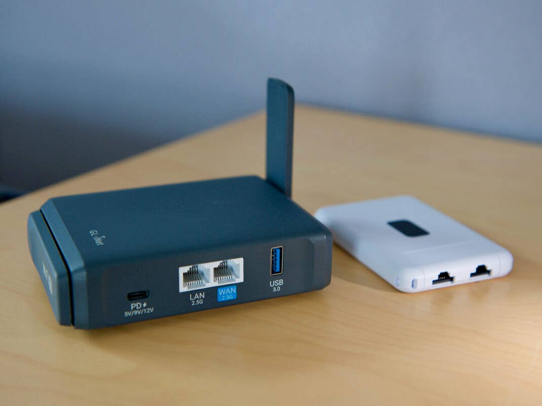 Die Travel Router von GL.iNet und Ubiquiti bieten diverse Anschlussmöglichkeiten