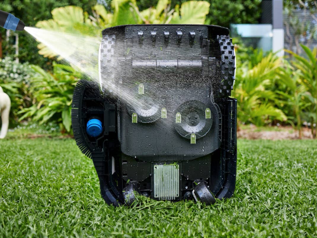 Ecovacs-Mähroboter mit Trimmer