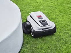 Ecovacs-Mähroboter mit Trimmer