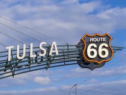 Ausschilderung der Route 66 in Tulsa in Oklahoma.
