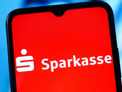 Sparkassen-Logo auf einem Smartphone-Display.