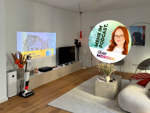 Ein Foto von der Xiaomi Smart-Wohnung. Darüber liegt ein Button mit der Info „mehr im Podcast“.