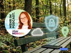 Titelbild für Podcast: Eine Bank mit einem Smartphone, KI-generiert