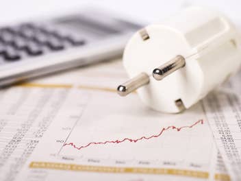 Umstrittene neue Strom-Umlage - Wie uns die Regierung für neue Gas-Kraftwerke zur Kasse bittet