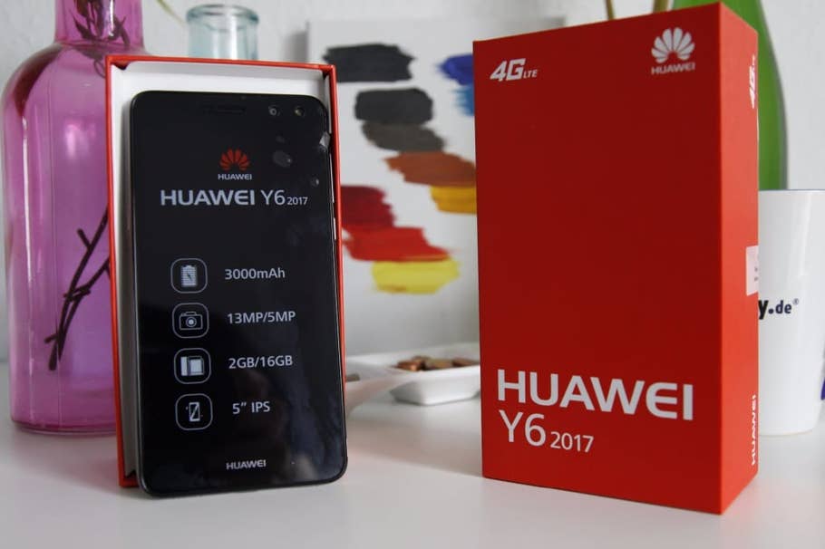 Unboxing des Huawei Y6 (2017) Dual SIM