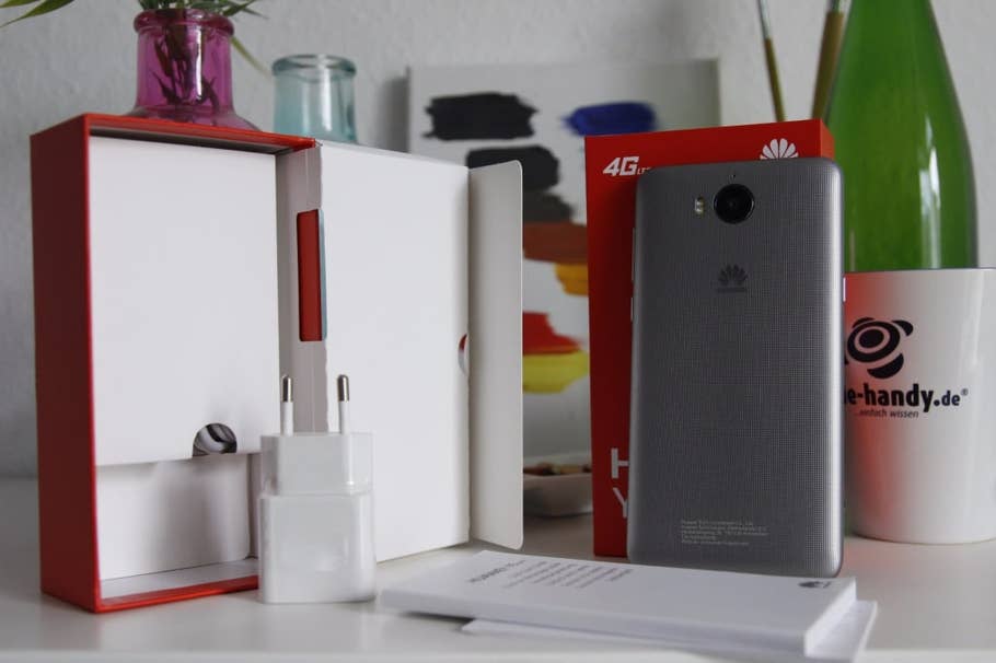 Unboxing des Huawei Y6 (2017) Dual SIM