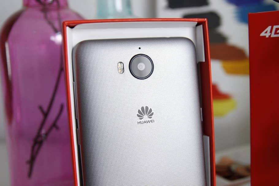 Unboxing des Huawei Y6 (2017) Dual SIM