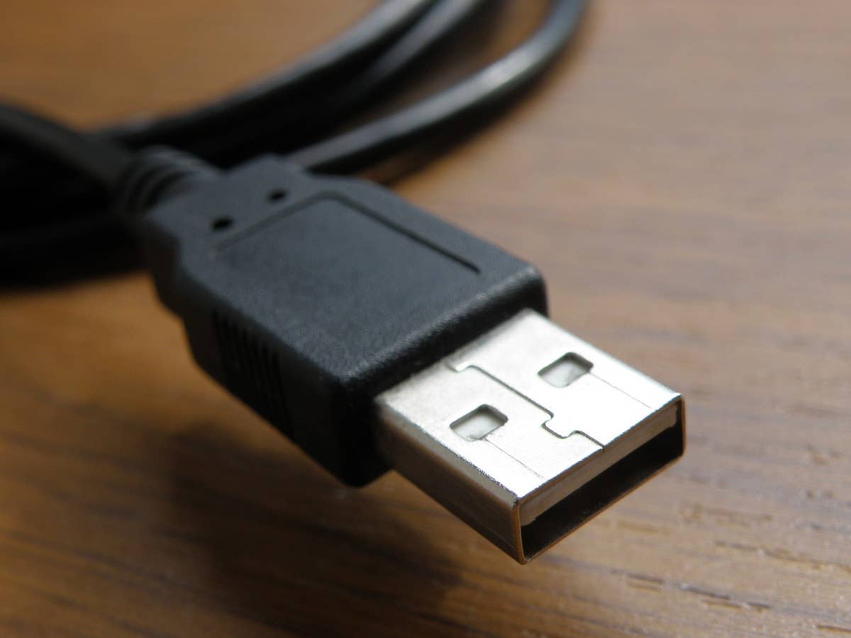 USB-Kabel mit Typ-A-Stecker.