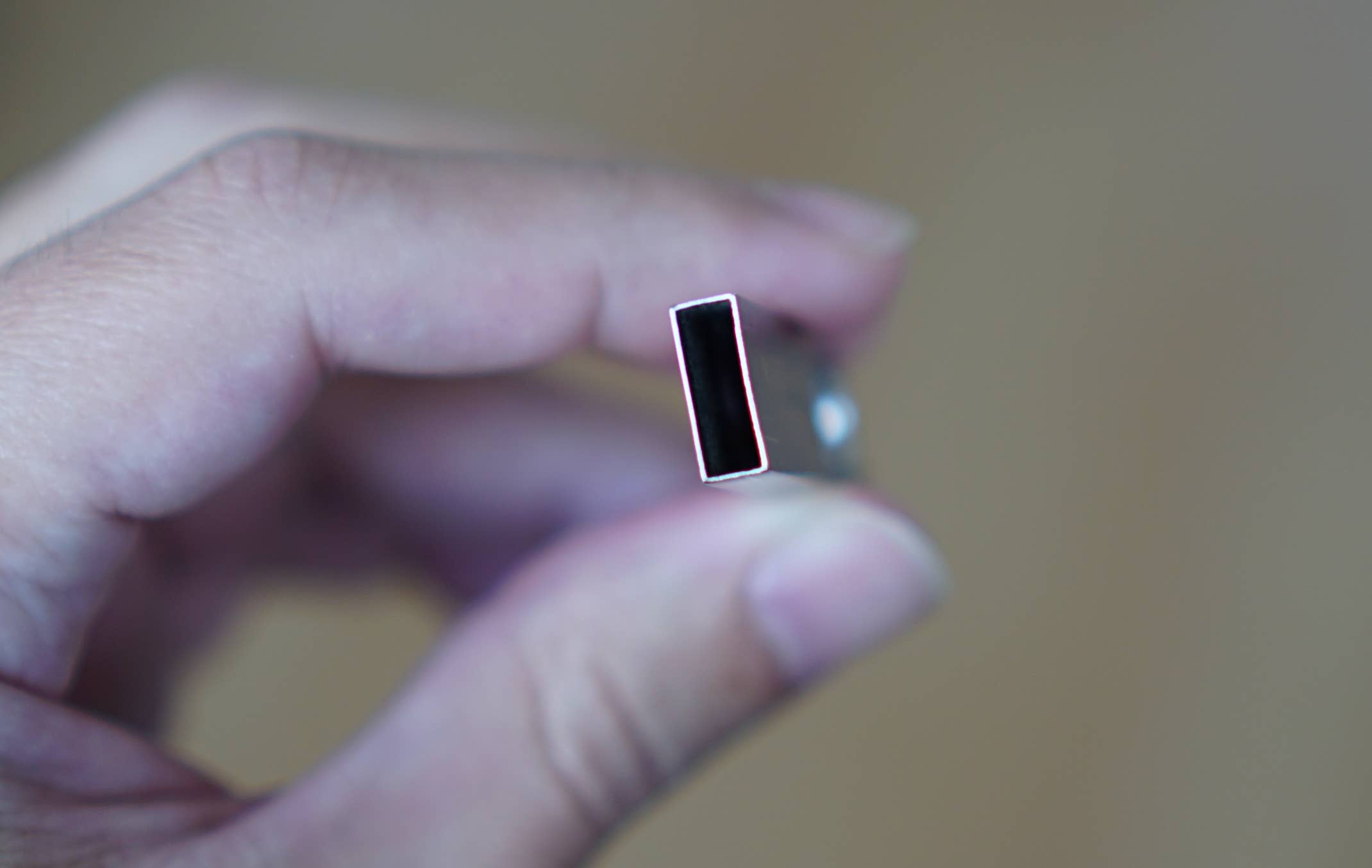 USB-Stick in einer Hand