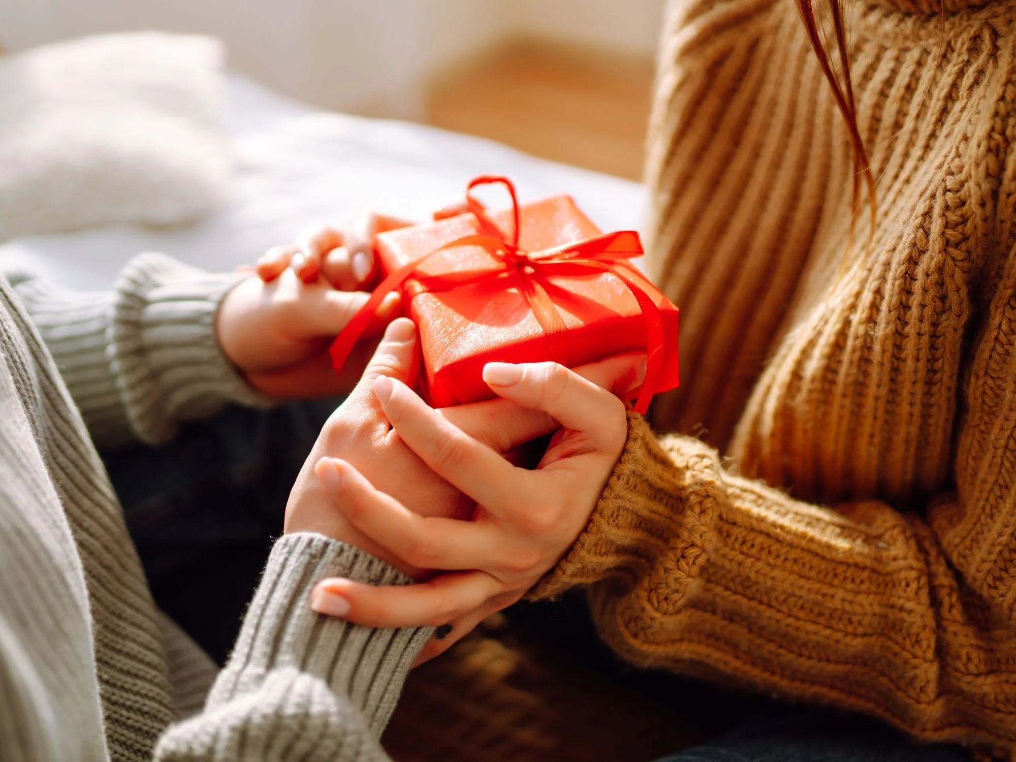 Hat kaum jemand: Warum DIESES Geschenk perfekt für deine (Groß-)Eltern ist!