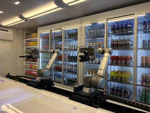 Roboter statt Menschen: Sieht so der Supermarkt der Zukunft aus? Ein Supermarkt mit Robotern von VenHub auf der CES in Las Vegas