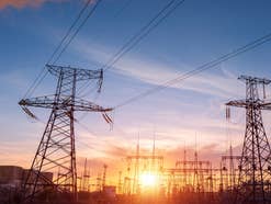 Stromnetz mit Strommasten