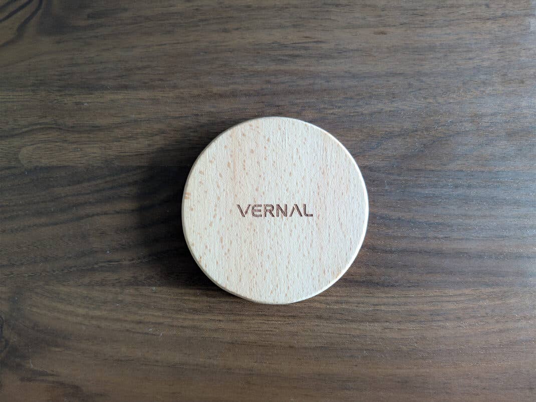 Vernal-Logo auf einem Becheruntersetzer