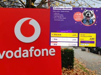 Vodafone-Logo daneben ein aktuelles SIMon mobile Angebot