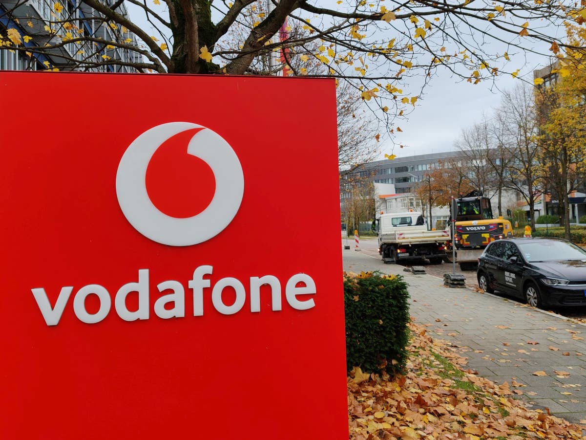 Vodafone-Logo an einer Straße