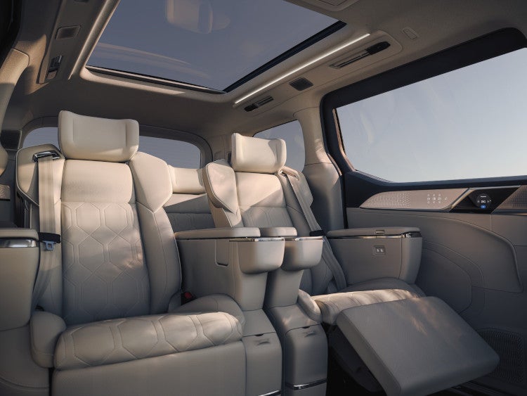 Lounge-Sitze im Volvo EM90.