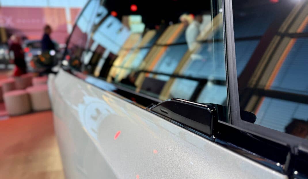 Volvo EX60 - Door Wings