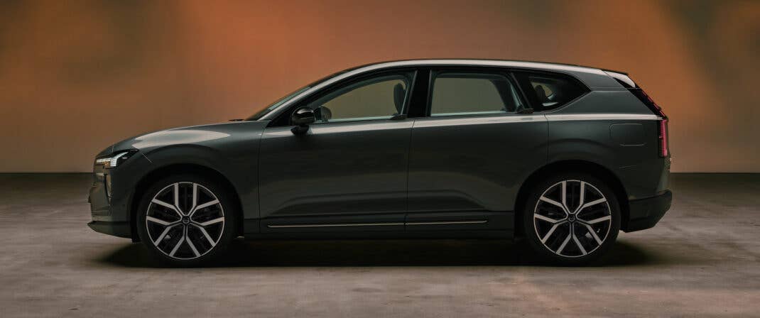 Volvo EX60 in der Seitenansicht.