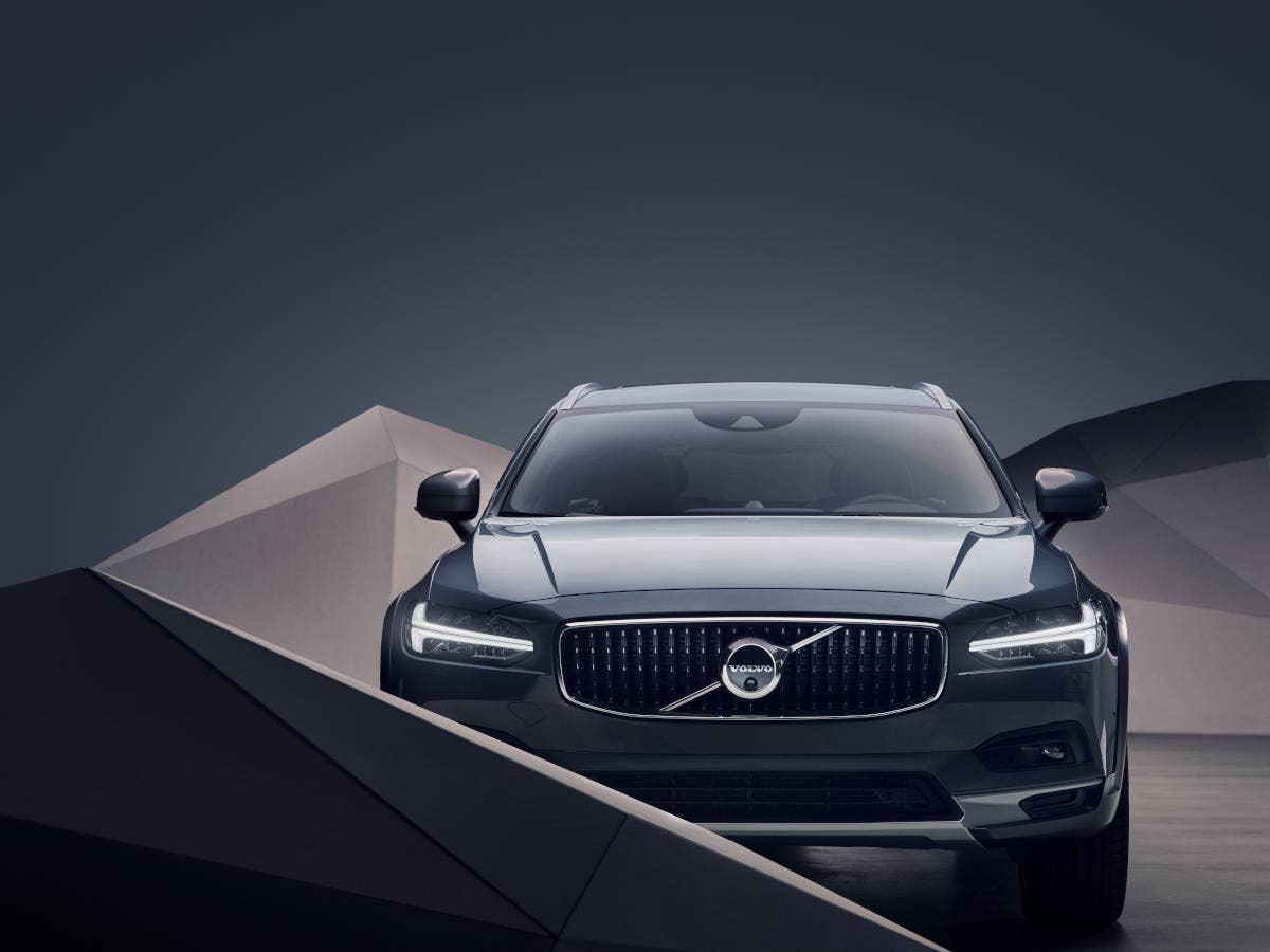 Volvo V90 in der Frontansicht mit neuen Tagfahrlichtern.